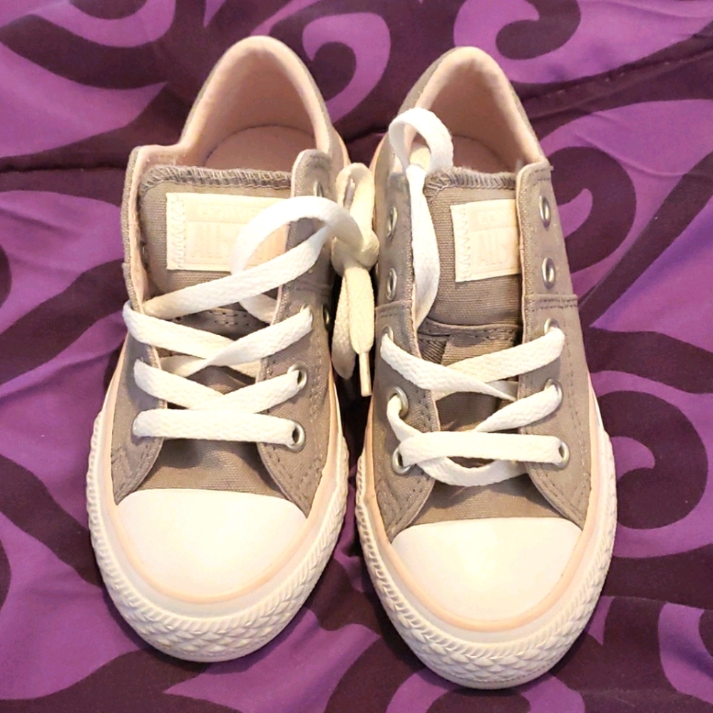 Girls converse